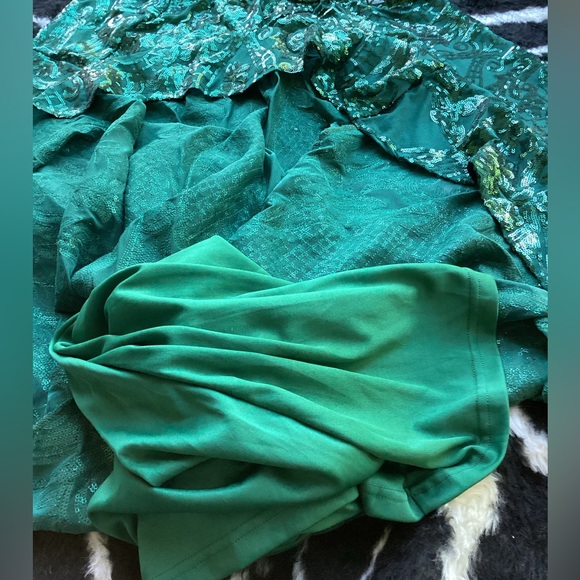 Emerald Green Sequin Off Shoulder Long Sleeve Mermaid Gown. B22 - Picture 15 of 17